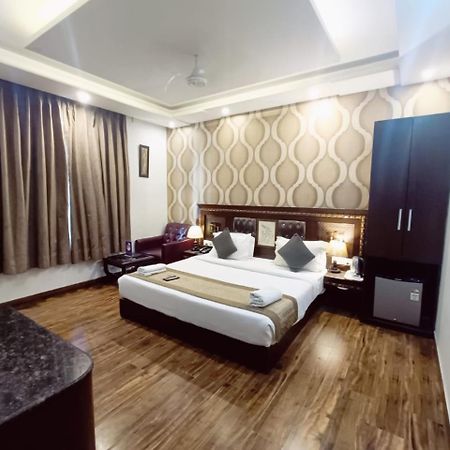 Hotel Waterfall Paschim Vihar Delhi 外观 照片