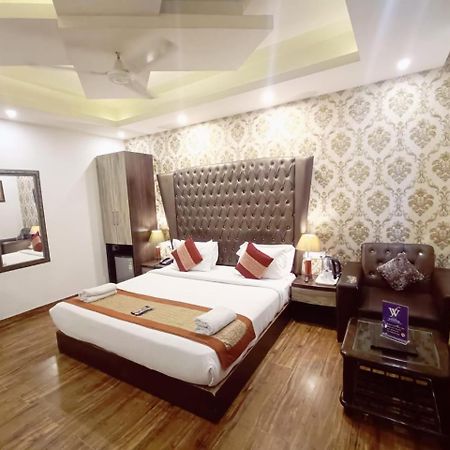 Hotel Waterfall Paschim Vihar Delhi 外观 照片