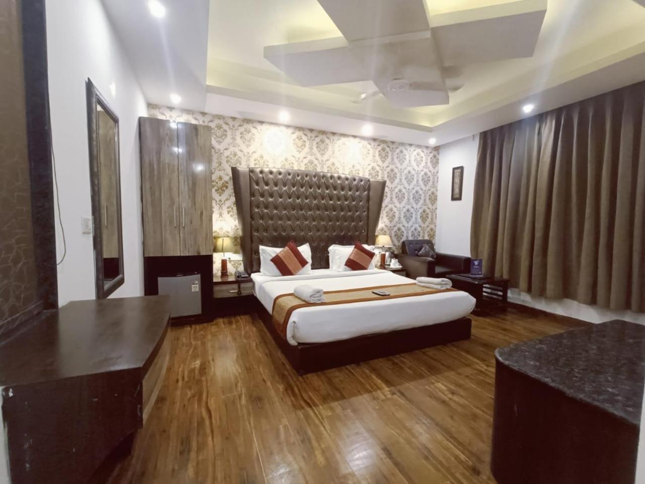 Hotel Waterfall Paschim Vihar Delhi 外观 照片