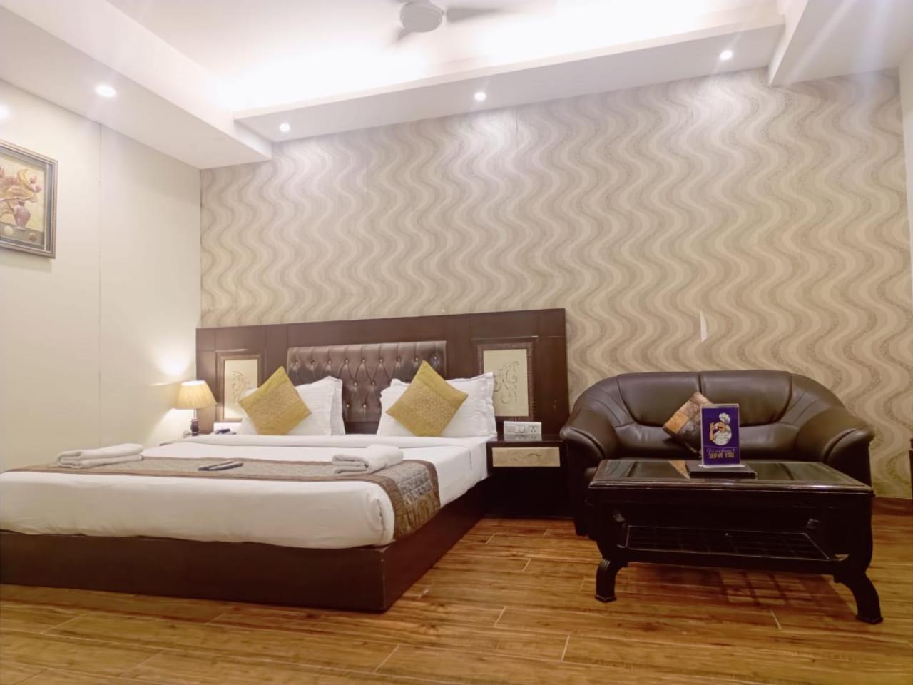 Hotel Waterfall Paschim Vihar Delhi 外观 照片