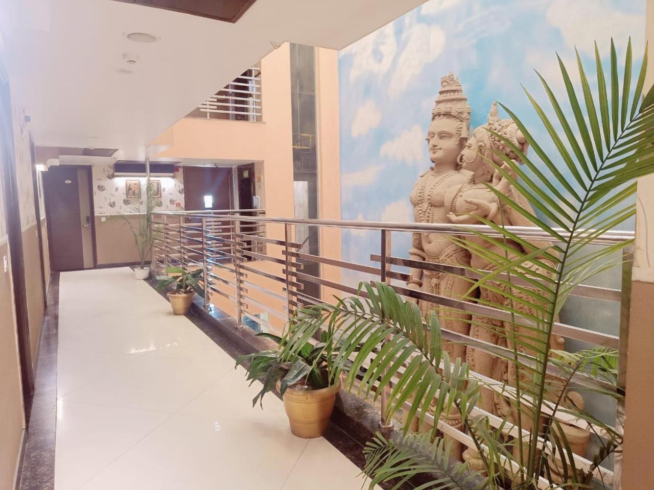 Hotel Waterfall Paschim Vihar Delhi 外观 照片