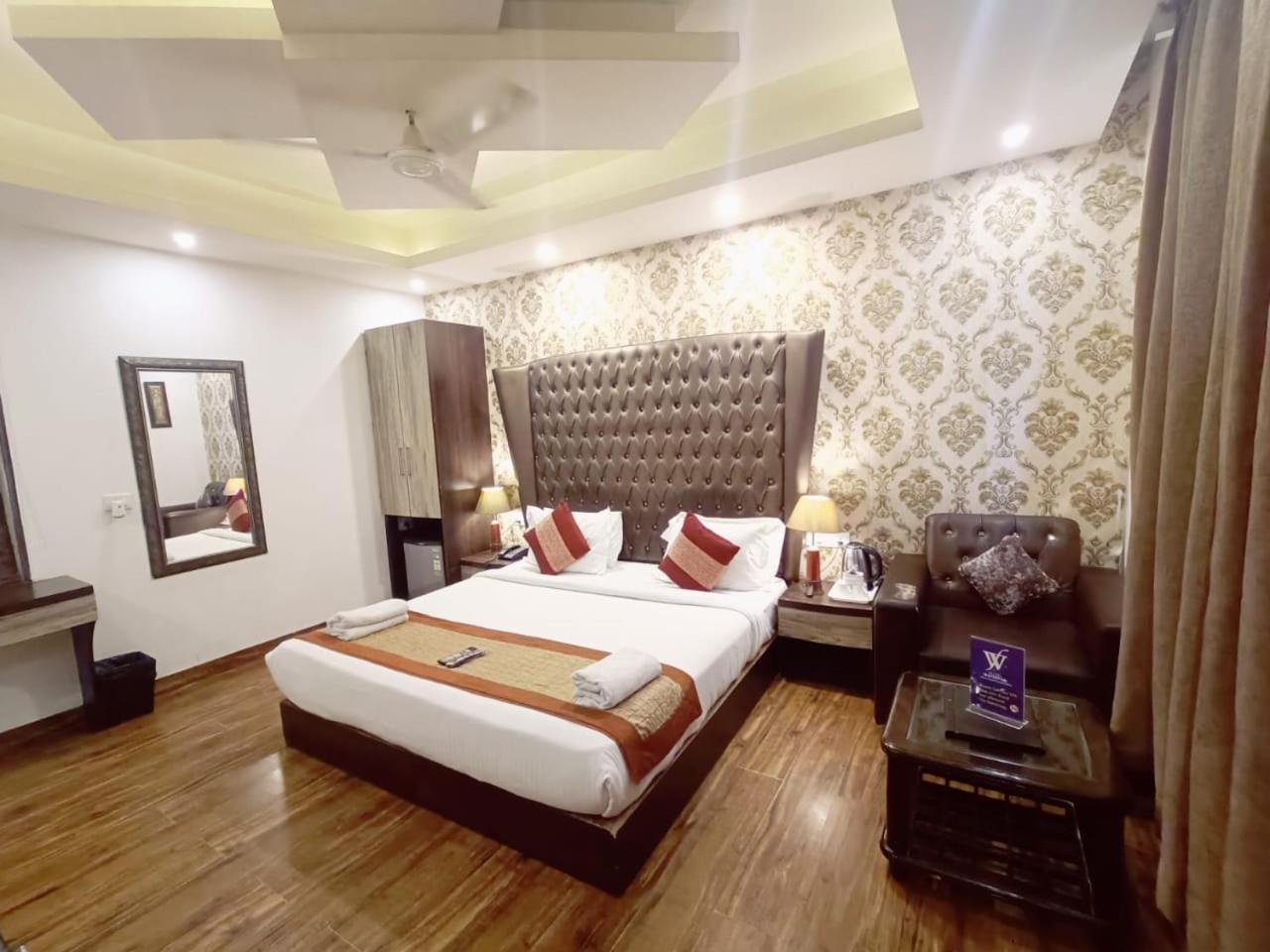Hotel Waterfall Paschim Vihar Delhi 外观 照片