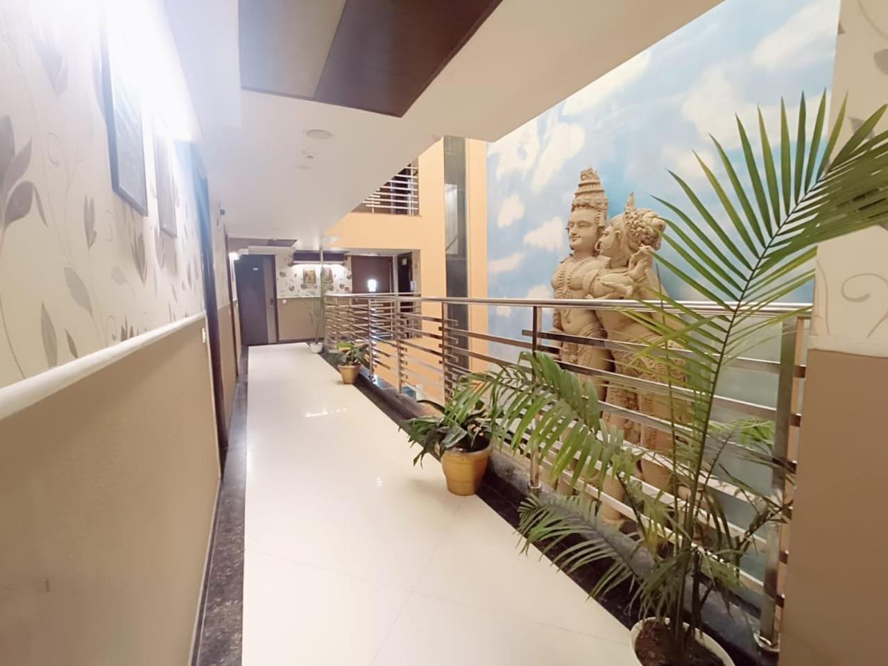 Hotel Waterfall Paschim Vihar Delhi 外观 照片