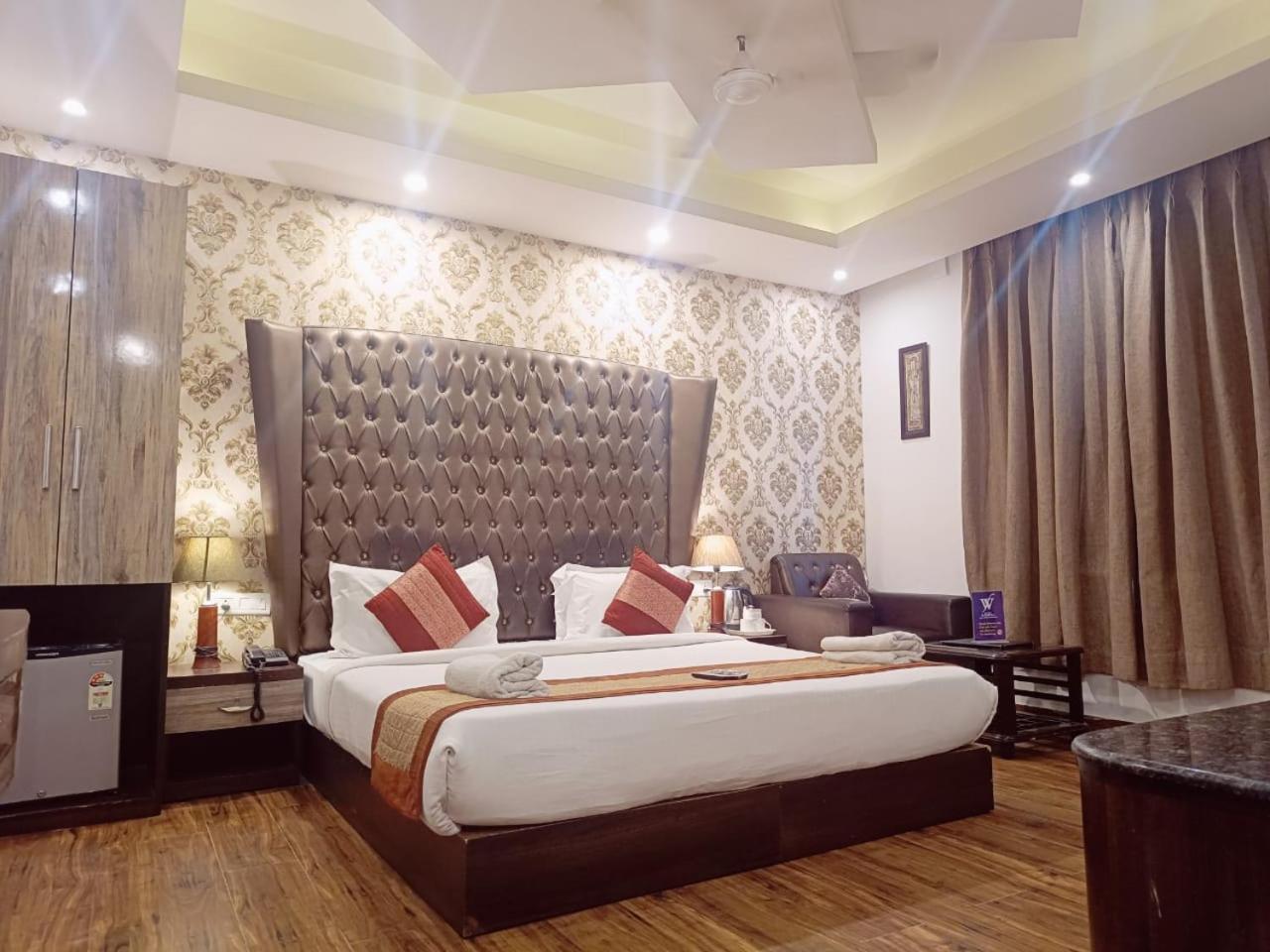 Hotel Waterfall Paschim Vihar Delhi 外观 照片